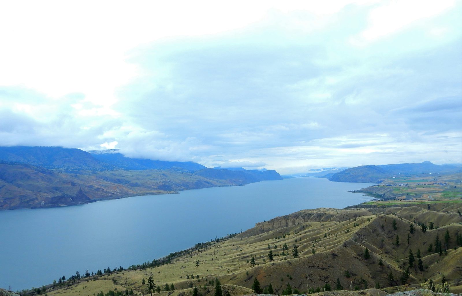A wide lake and dry grassland hills in the Thompson region near Kamloops